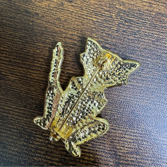 Black Enamel Comical Cat Brooch Pin with Red Bow Tie and Green Eyes - Picture 4 of 5